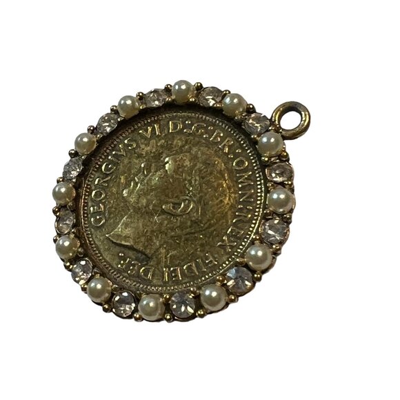 Great Britian Half Penny 1952 Pendant Gold Tone Crystal and Pearl Frame - Picture 7 of 8